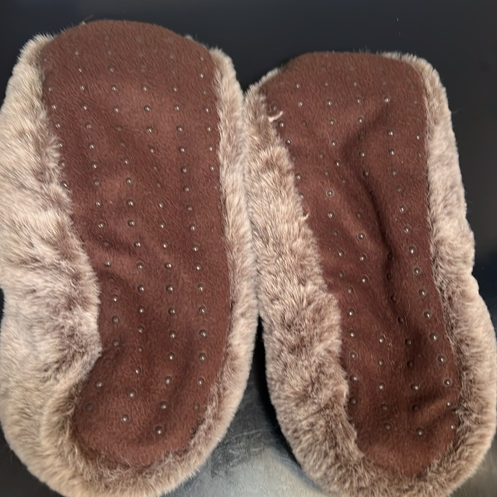 Slippers - Picture 2 of 4